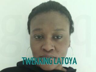 TWEKKING_LATOYA
